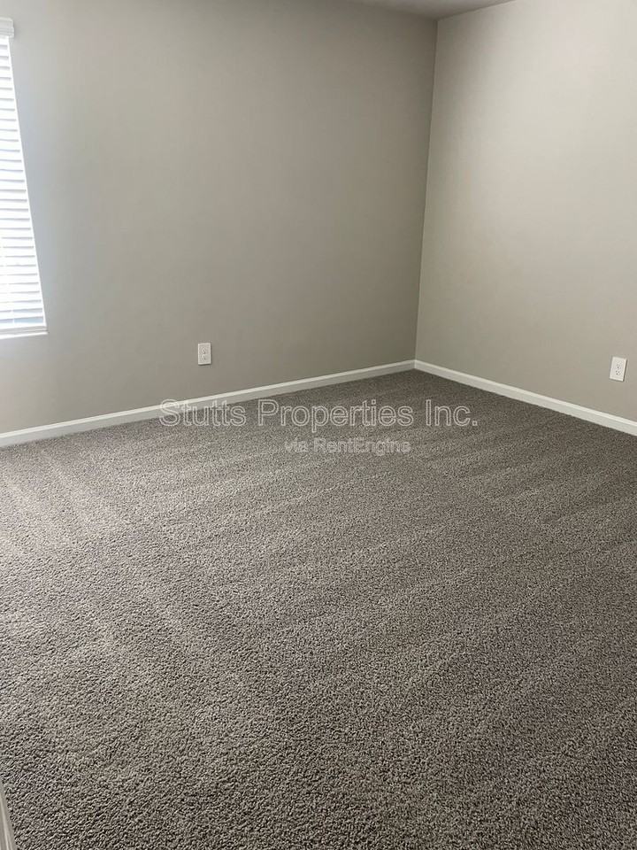 223 Faded Rose Ln - Photo 7 of 12