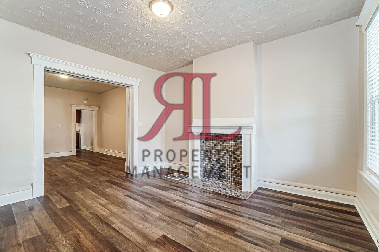 623 Gilbert St - Photo 4 of 45