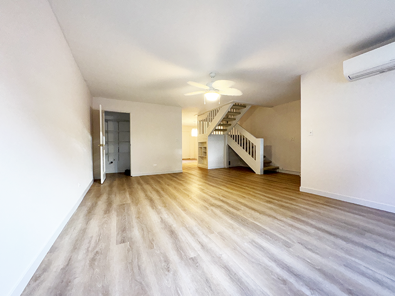 360 Kawaihae St Apt E - Photo 2 of 23