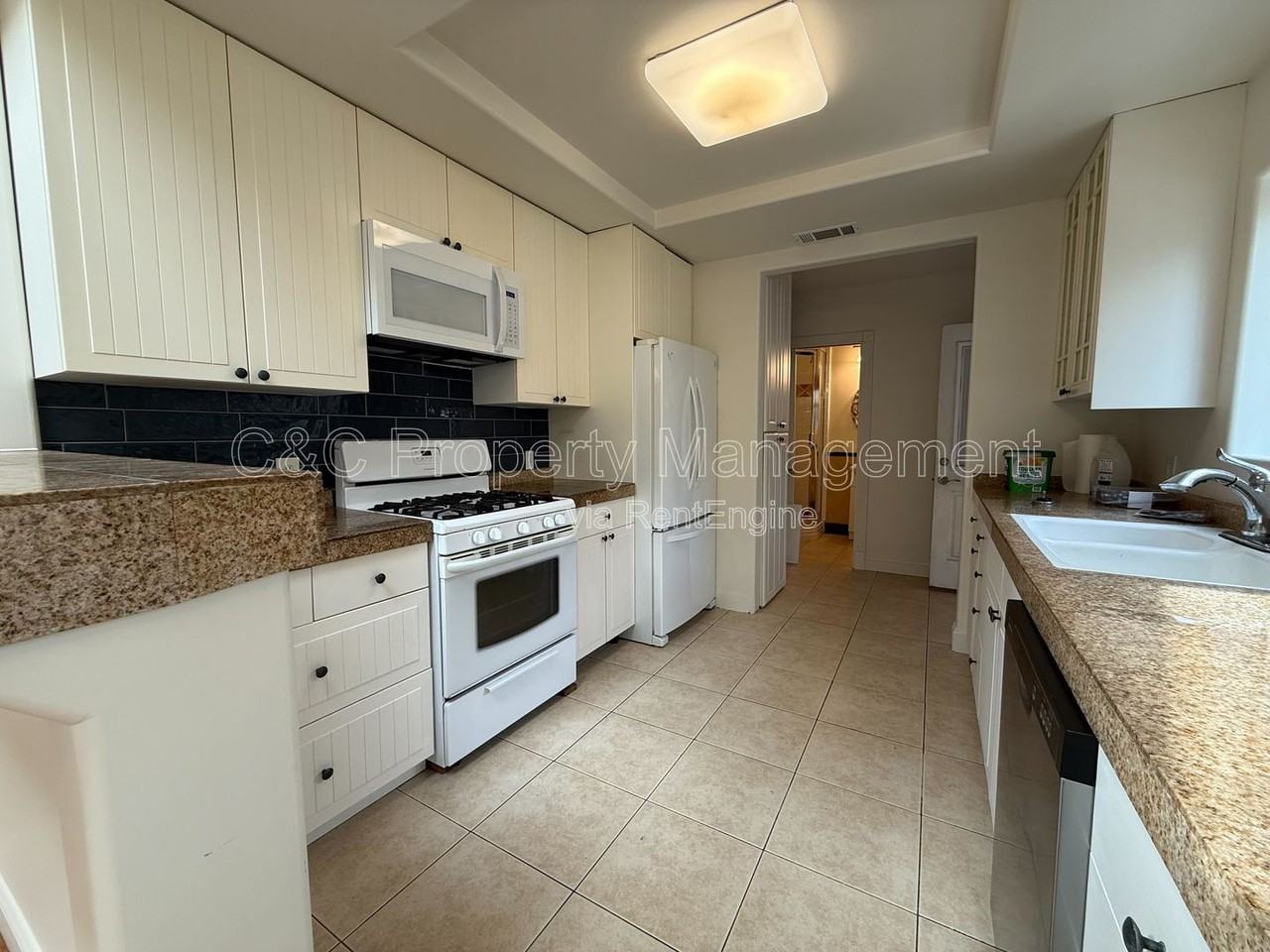 1203 Stony Point Rd - Photo 4 of 14