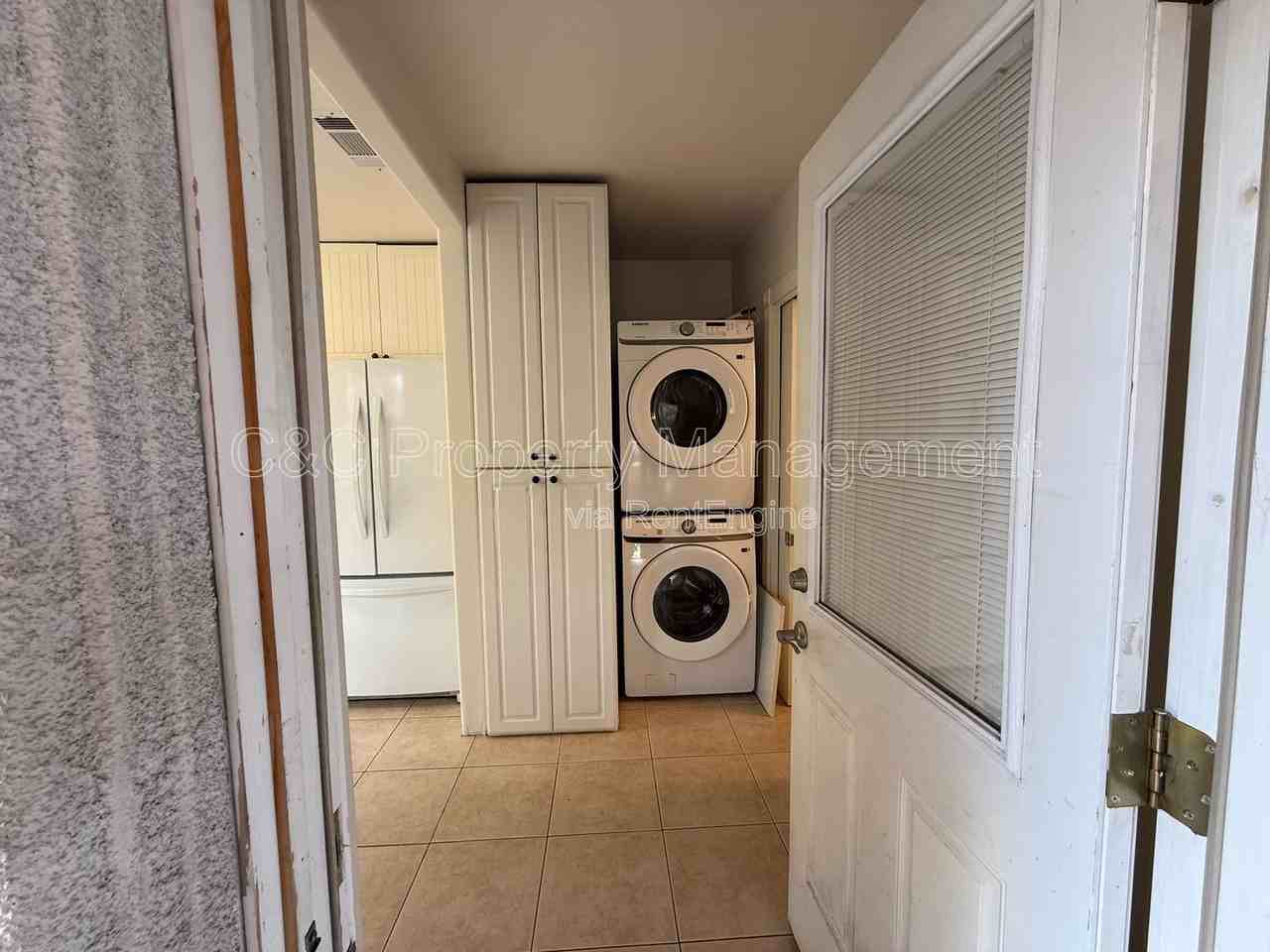 1203 Stony Point Rd - Photo 6 of 14