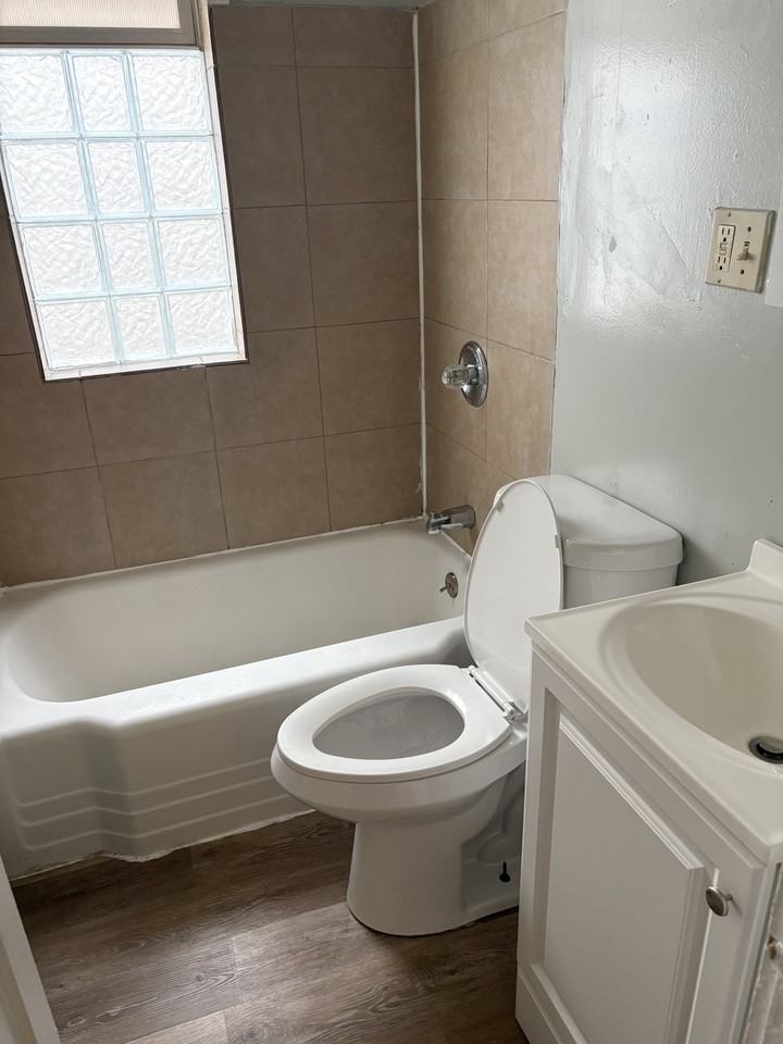 27 Fargo Ave #1 - Photo 3 of 4