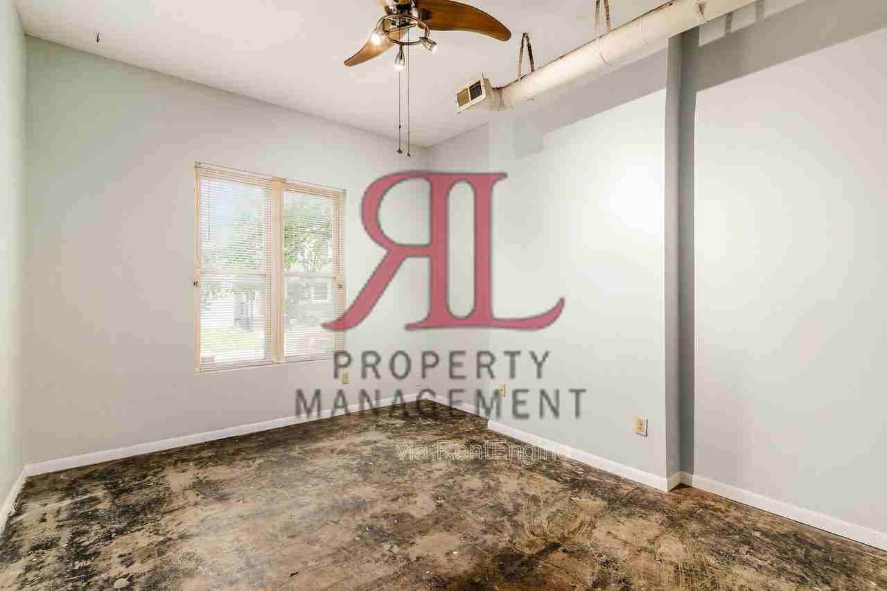 821 Oak Street - Photo 4 of 24