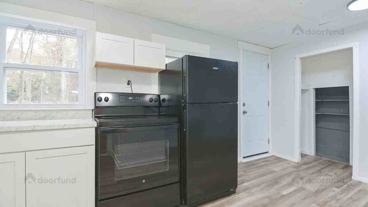 144 Franklin St #5 - Photo 2 of 30