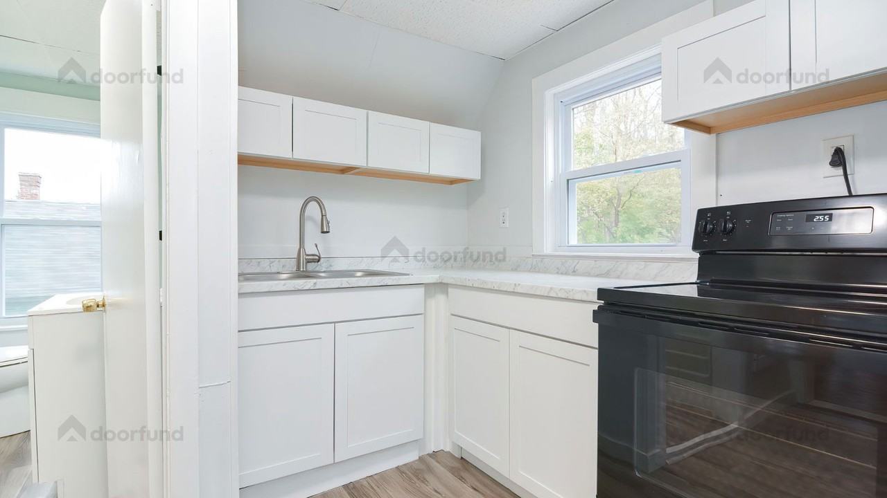 144 Franklin St #5 - Photo 3 of 30