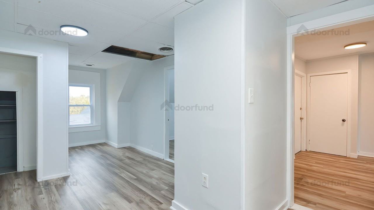 144 Franklin St #5 - Photo 4 of 30