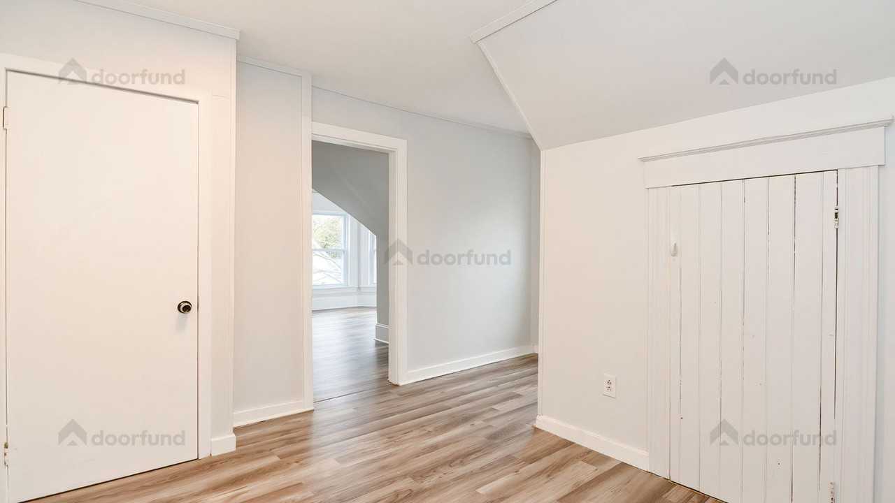 144 Franklin St #5 - Photo 5 of 30