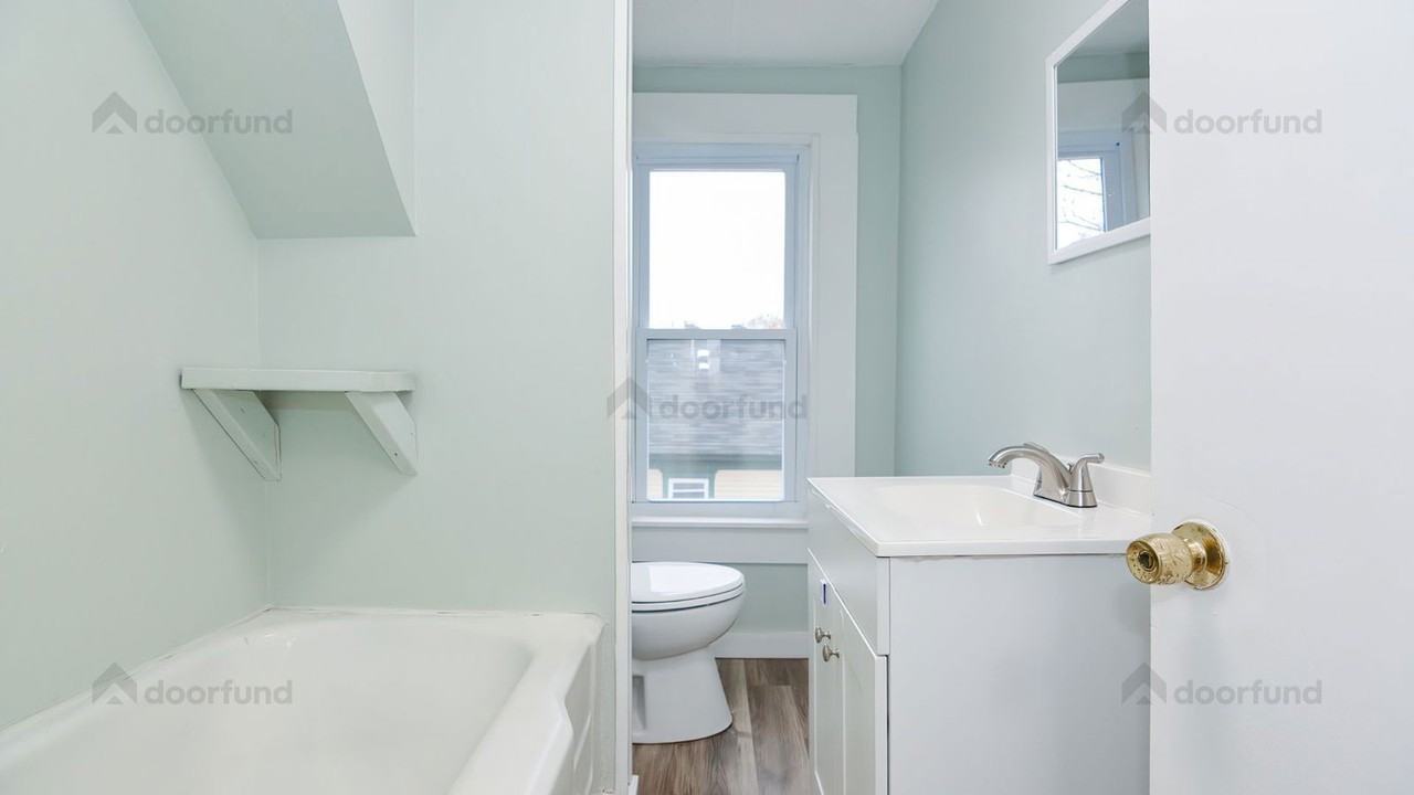 144 Franklin St #5 - Photo 6 of 30