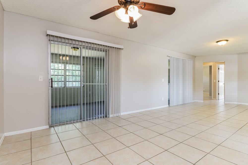 2429 Franklin Dr - Photo 3 of 16