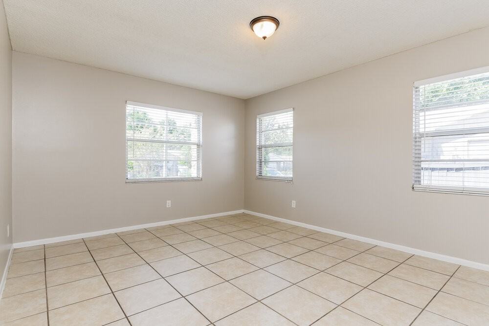 2429 Franklin Dr - Photo 7 of 16