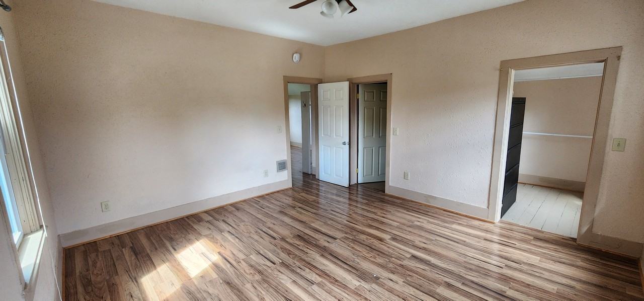 814 1/2 Davis St - Photo 2 of 19