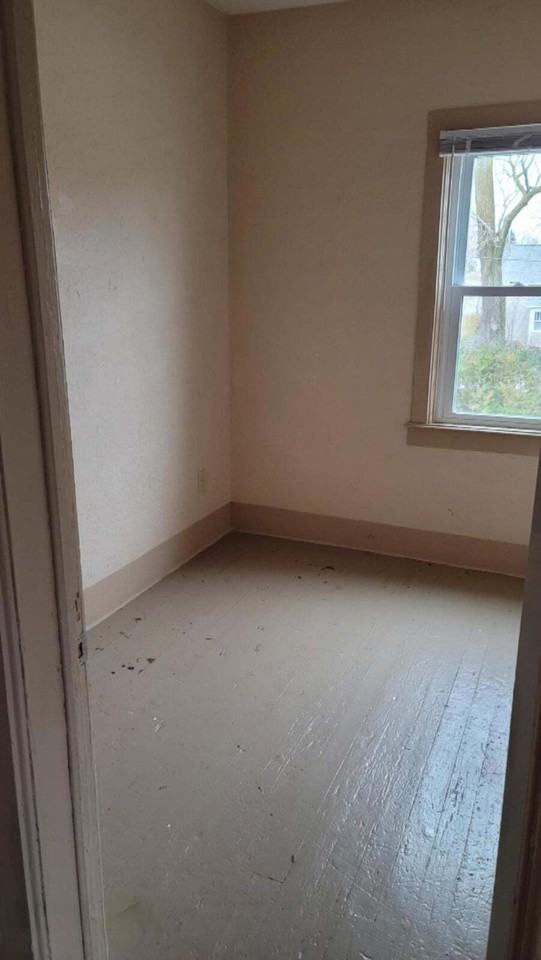 814 1/2 Davis St - Photo 3 of 19