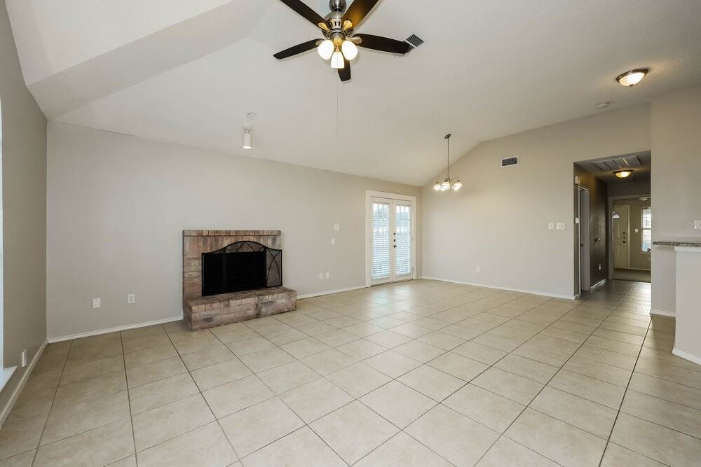 1521 Becky Ln - Photo 4 of 16