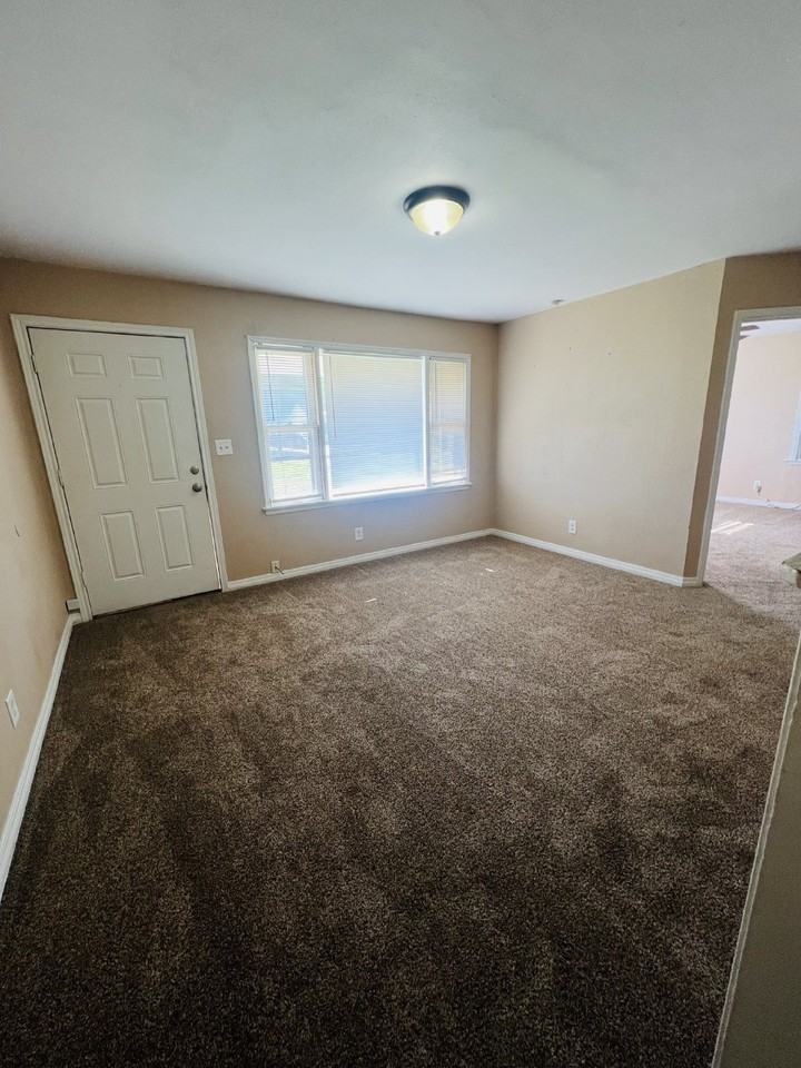 2210 N Independence St - Photo 2 of 6