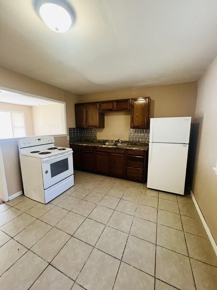 2210 N Independence St - Photo 3 of 6