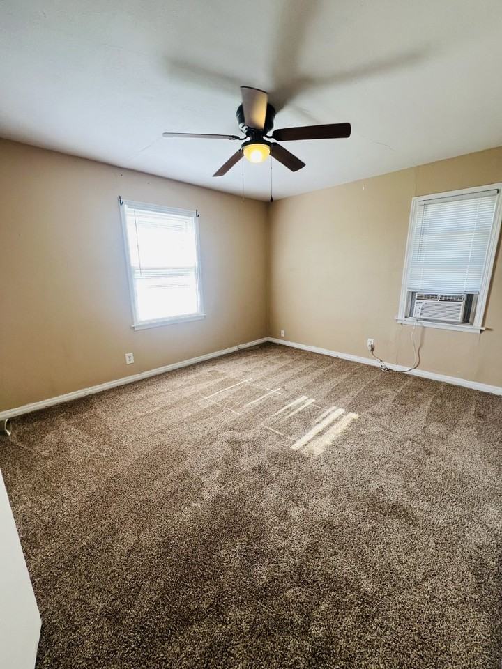 2210 N Independence St - Photo 4 of 6