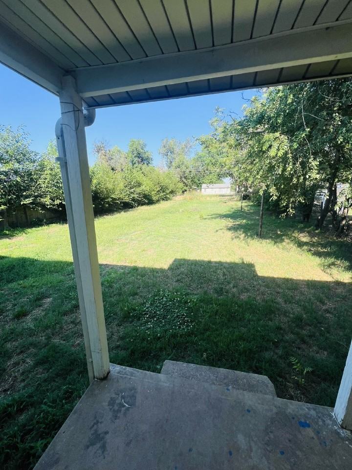 2210 N Independence St - Photo 6 of 6