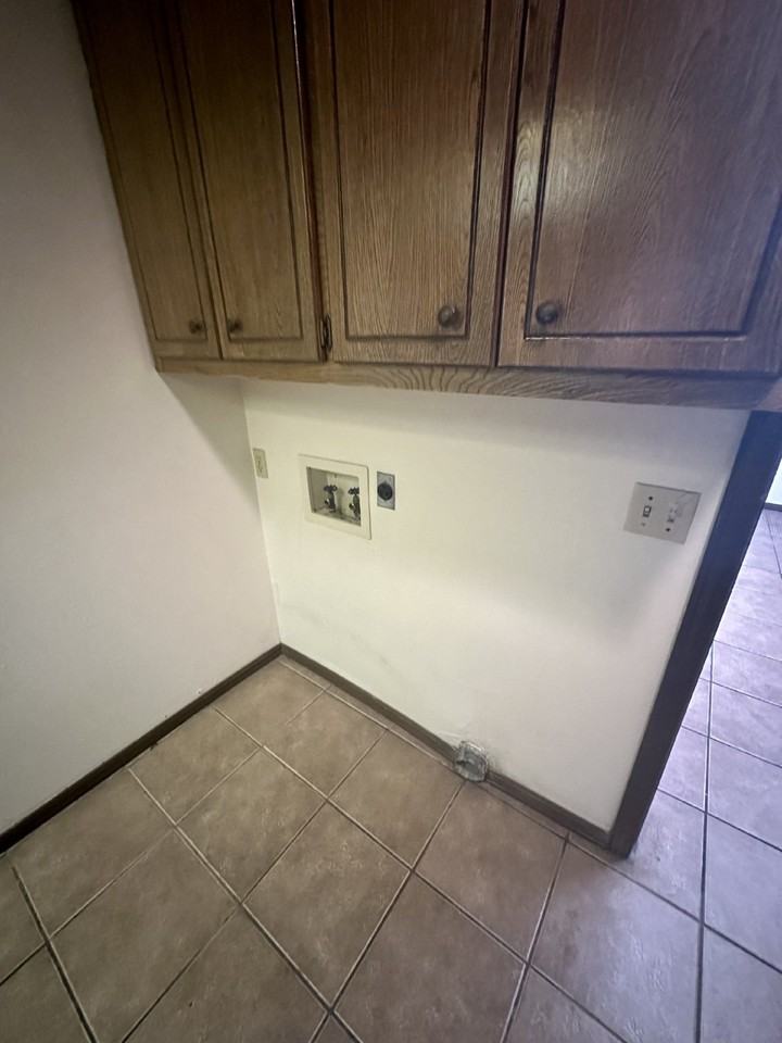 2426 Webster Ave - Photo 4 of 6