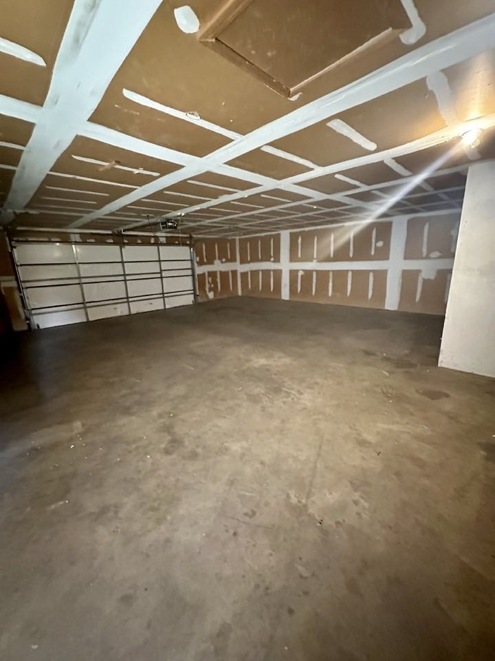 2426 Webster Ave - Photo 5 of 6