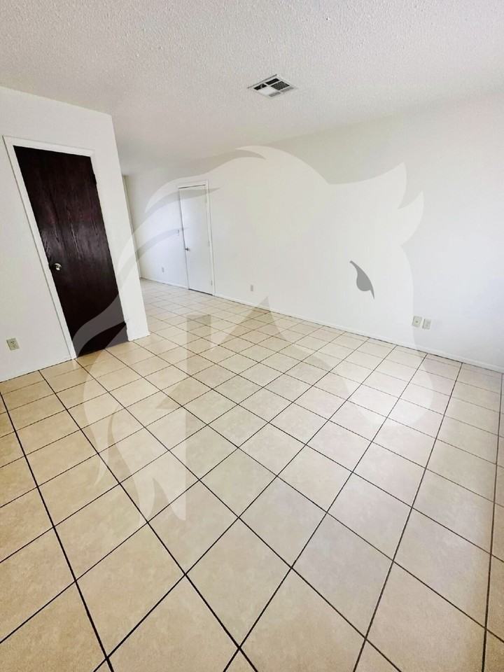 618 Highland Cir - Photo 2 of 6