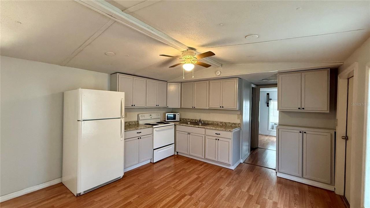 5109 Hibiscus Rd - Photo 2 of 20