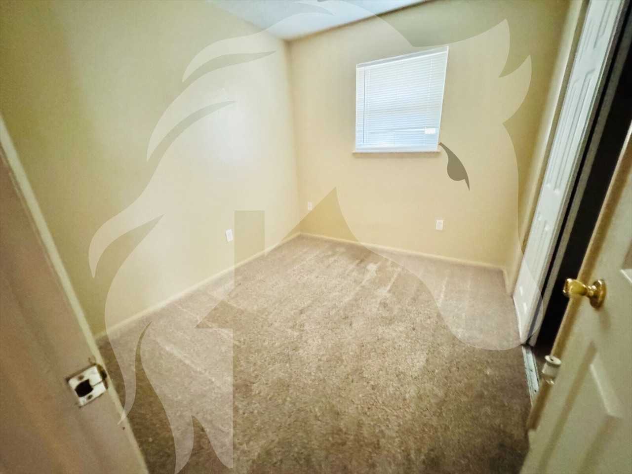 4820 Nw Hoover Ave - Photo 4 of 9