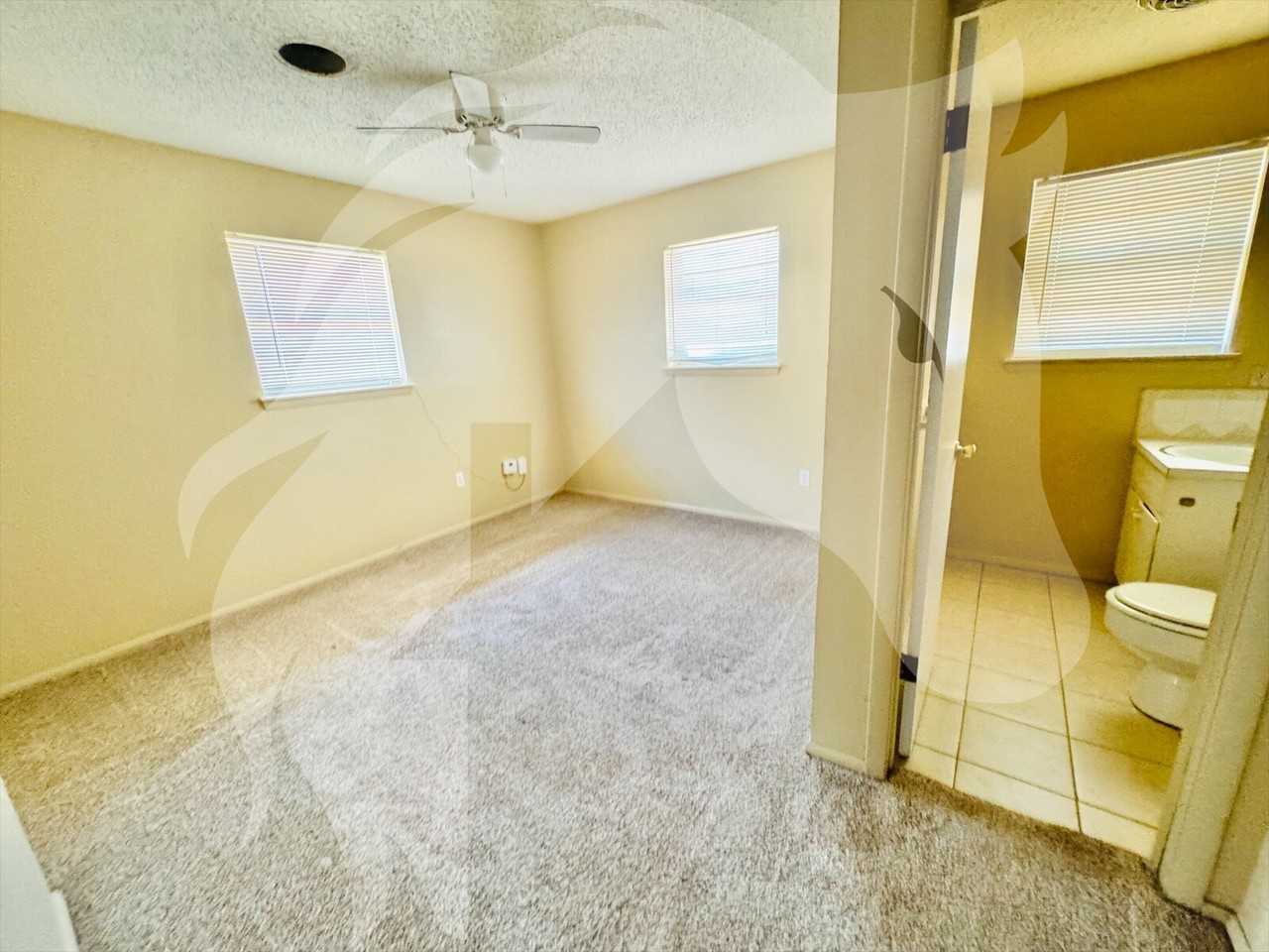 4820 Nw Hoover Ave - Photo 6 of 9