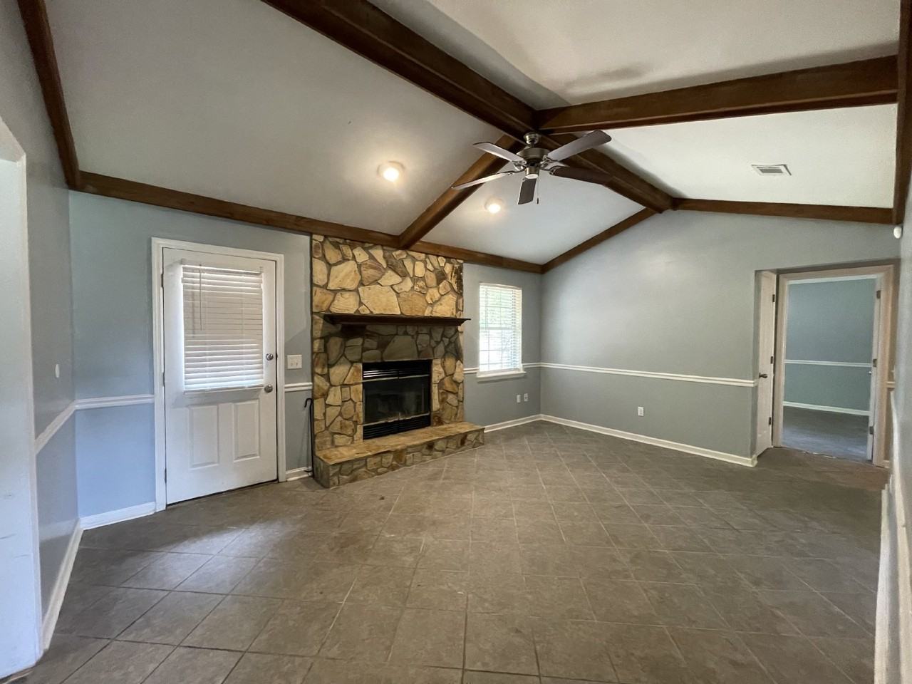 940 Wedgewood Way - Photo 4 of 15