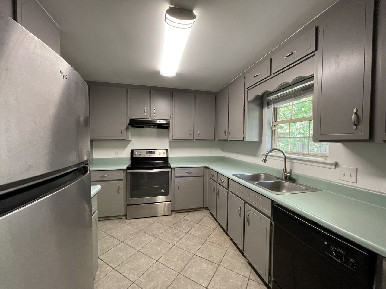 940 Wedgewood Way - Photo 6 of 15