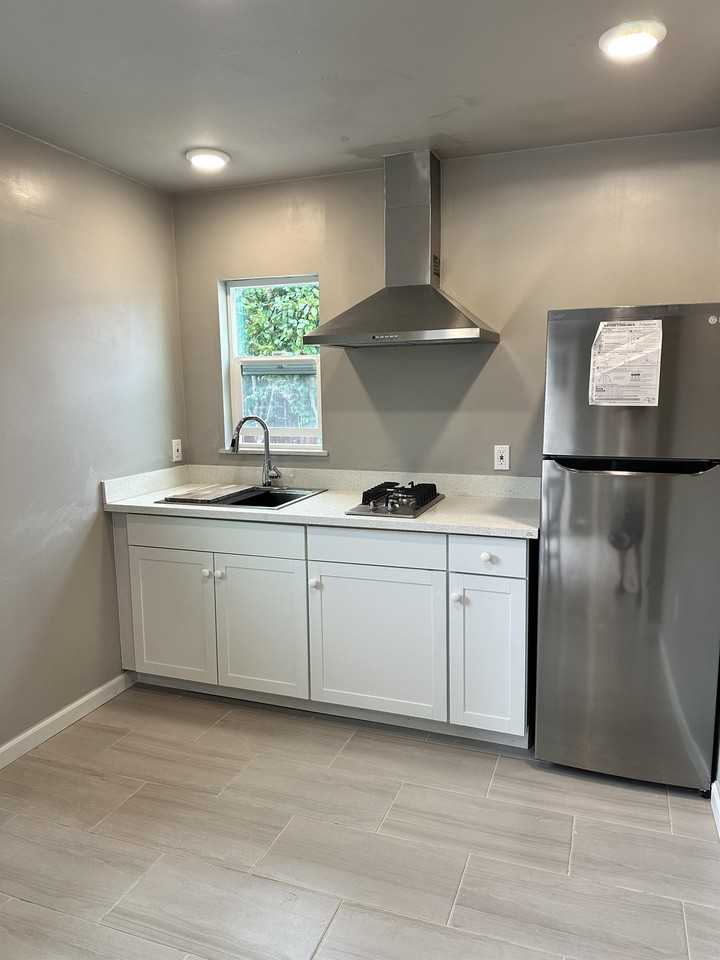 475 Fortuna Ave - Photo 6 of 11