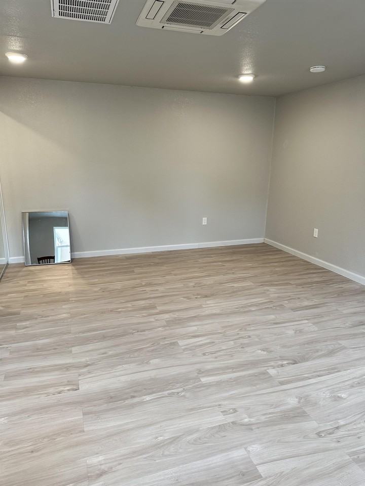 475 Fortuna Ave - Photo 6 of 11