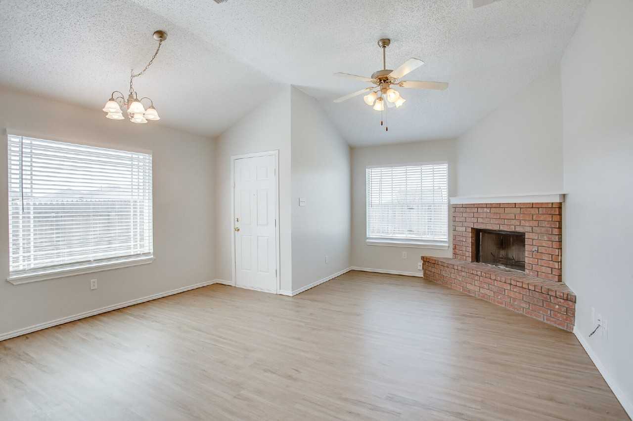9708 Avenue U - B - Photo 2 of 12