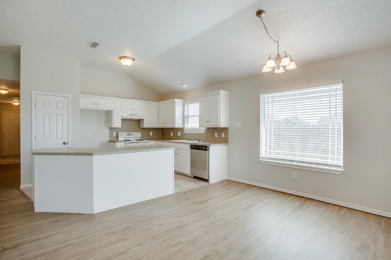 9708 Avenue U - B - Photo 3 of 12