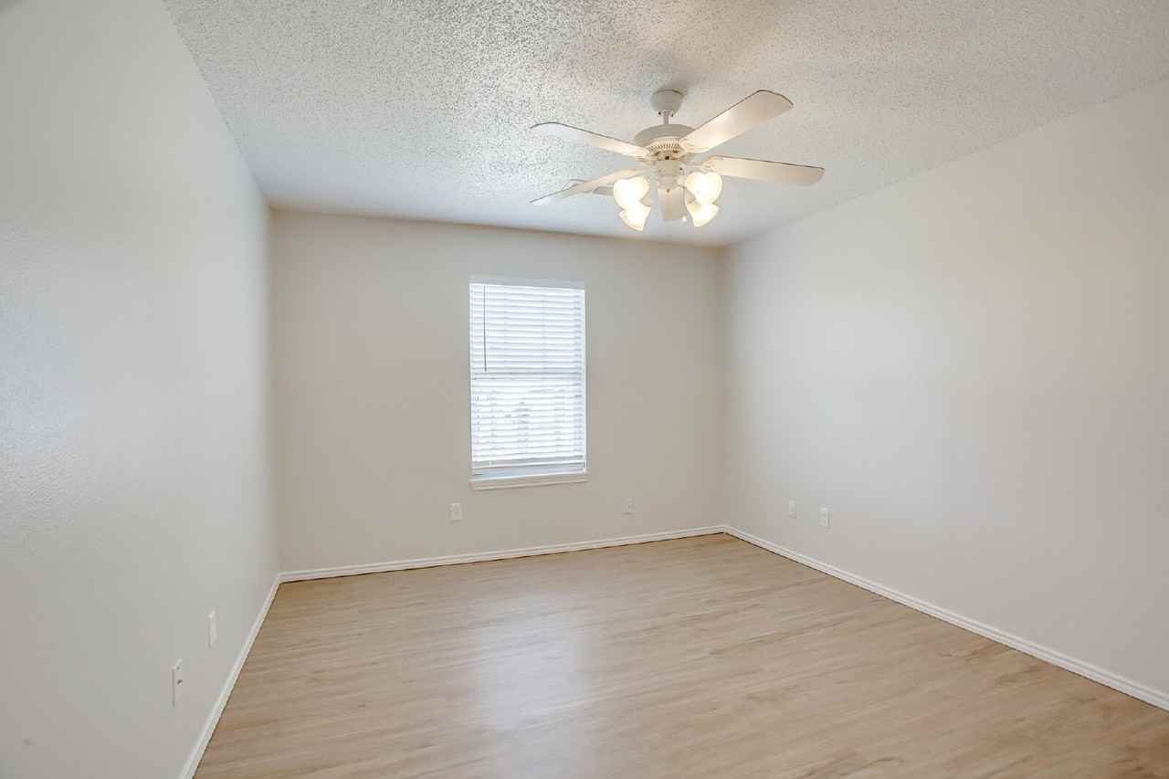 9708 Avenue U - B - Photo 6 of 12