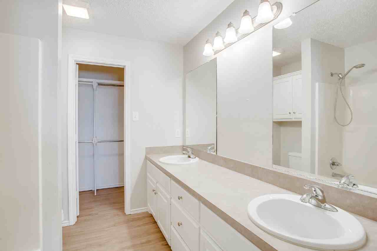 9708 Avenue U - B - Photo 7 of 12