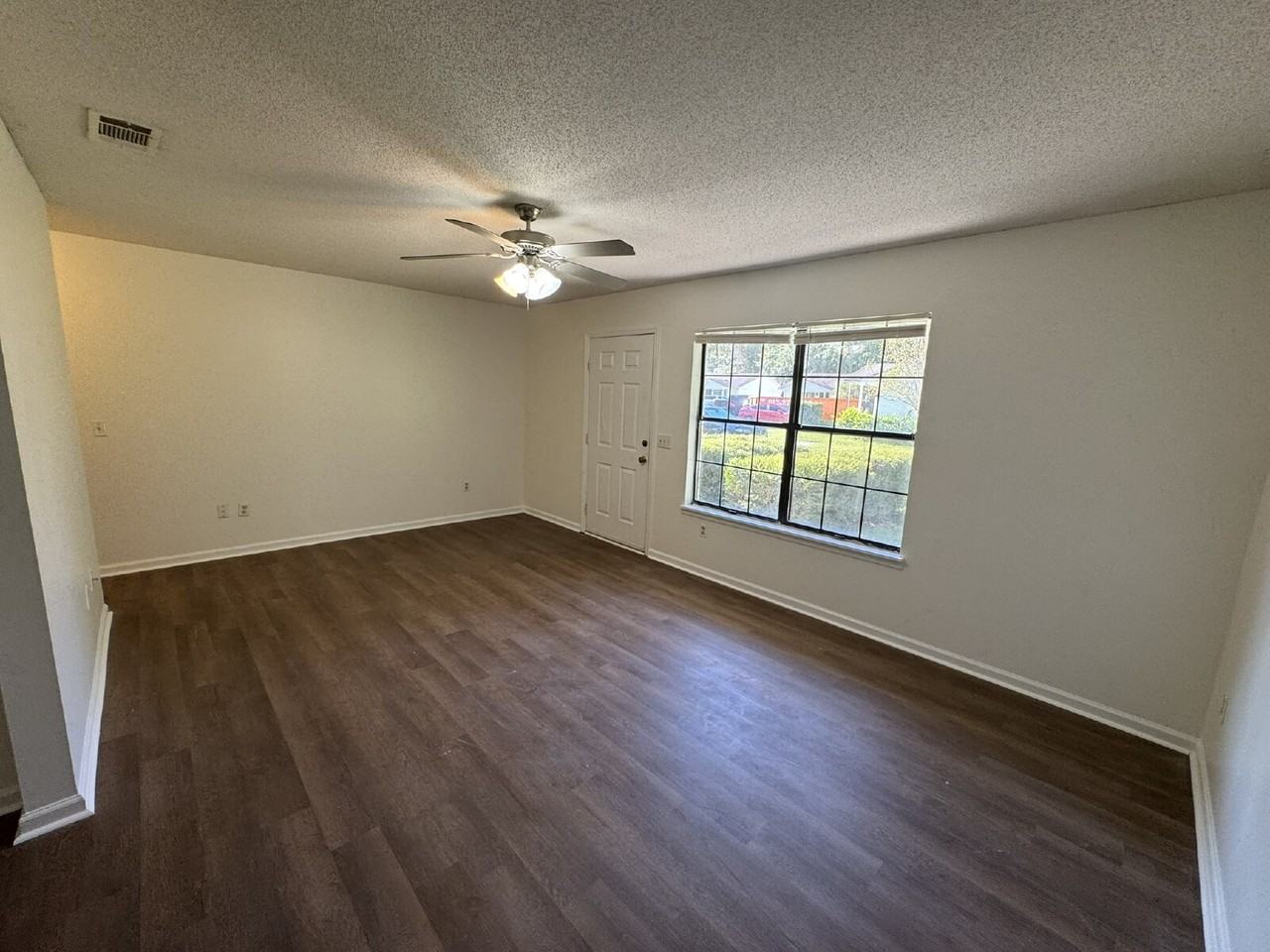 1460 Sunset Blvd Apt 18 - Photo 3 of 14