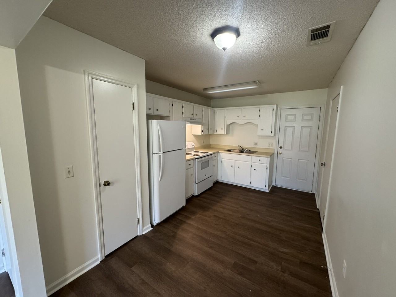 1460 Sunset Blvd Apt 18 - Photo 4 of 14