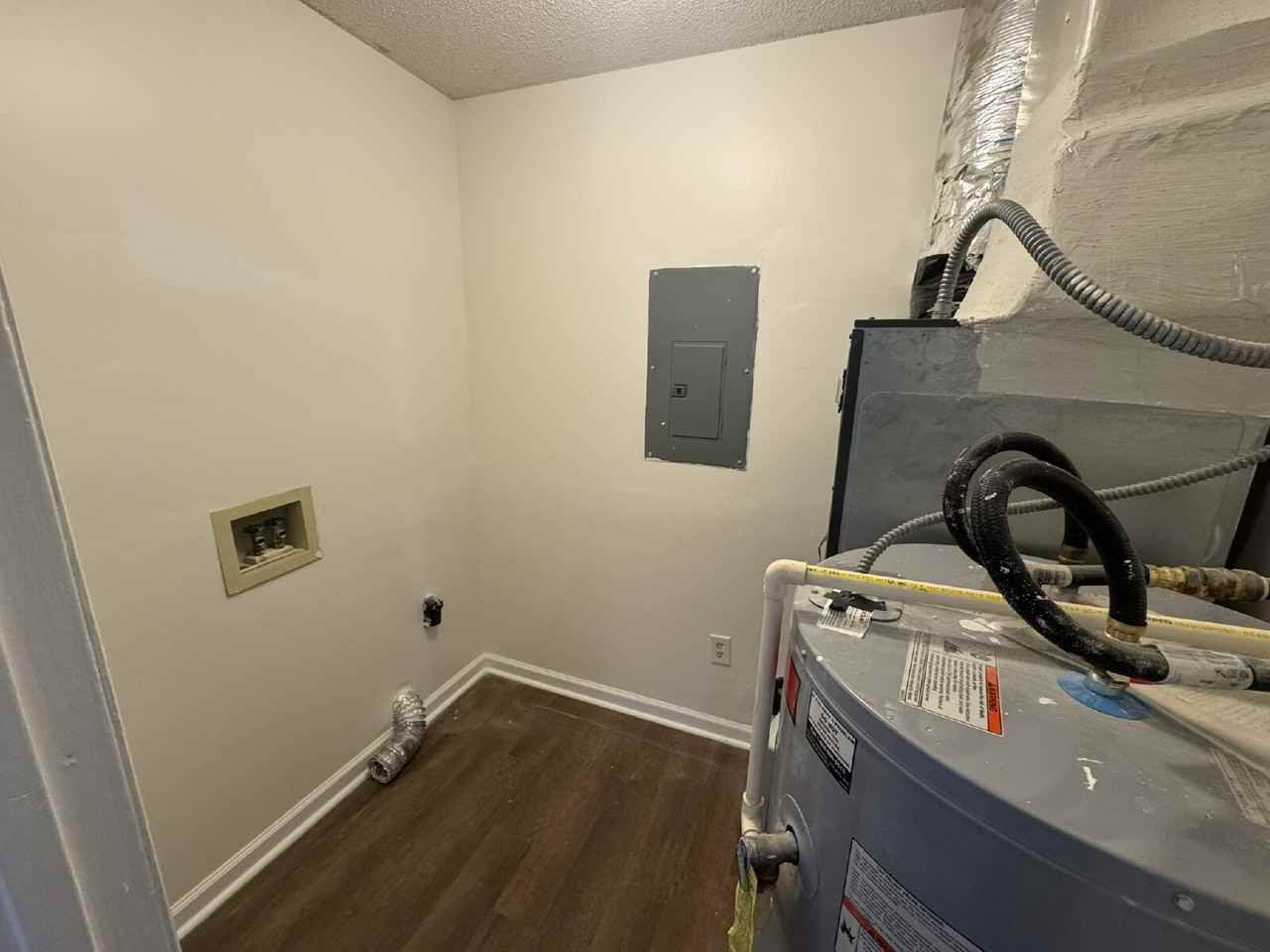 1460 Sunset Blvd Apt 18 - Photo 5 of 14