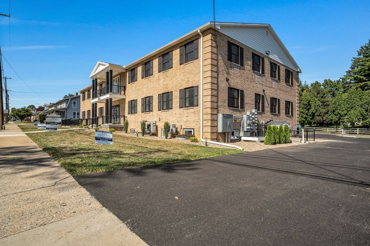 1309 N Bridge Street - Photo 3 of 50