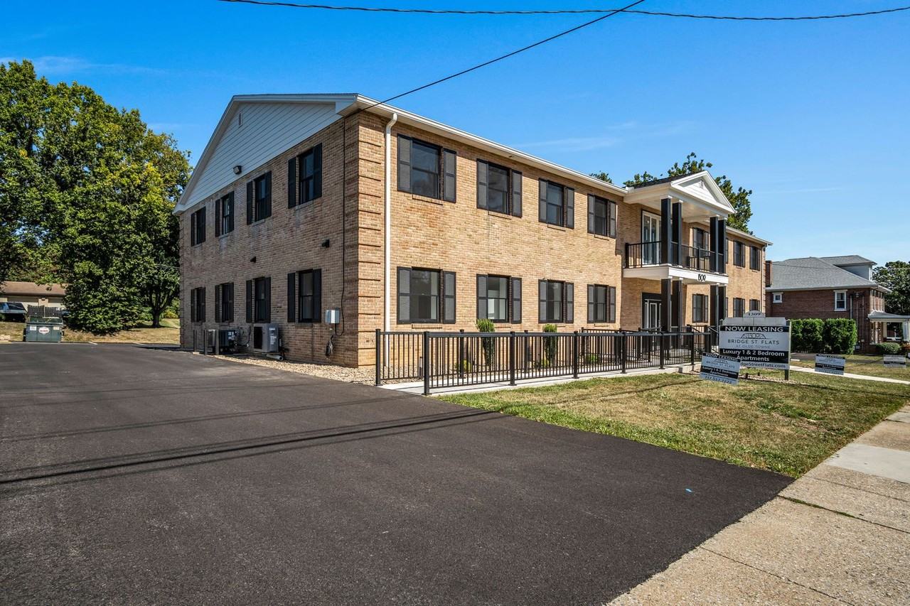 1309 N Bridge Street - Photo 4 of 50