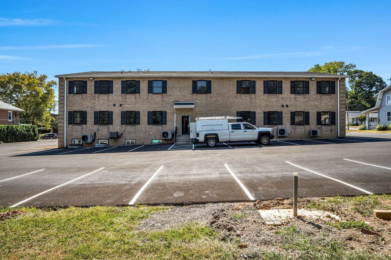 1309 N Bridge Street - Photo 5 of 50