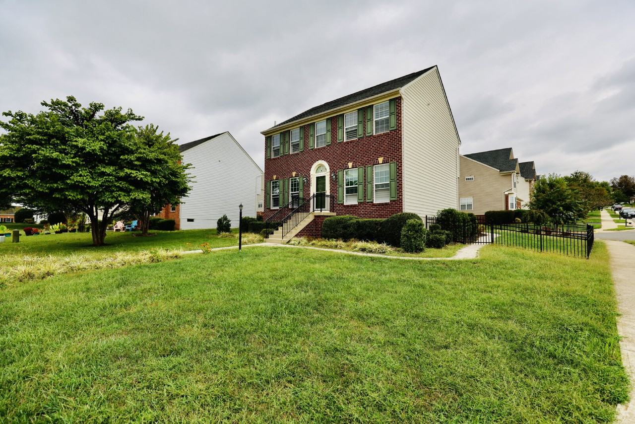 2408 Scuppers Lane - Photo 2 of 40