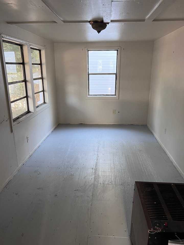 666 Gilliam Ave - Photo 2 of 10