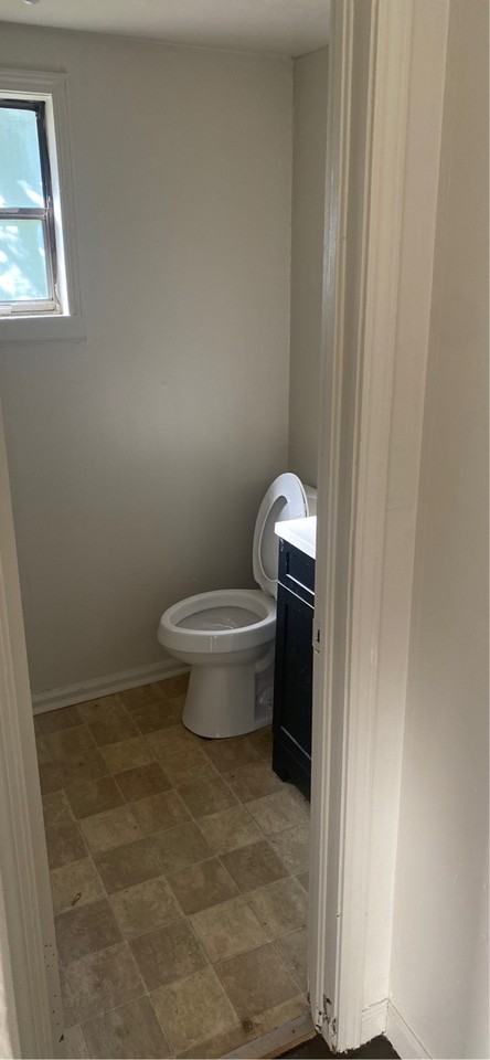 666 Gilliam Ave - Photo 3 of 10