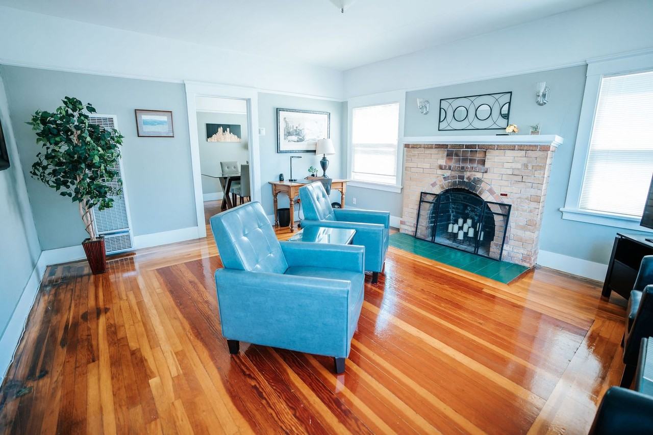 1219 H St - Photo 4 of 26