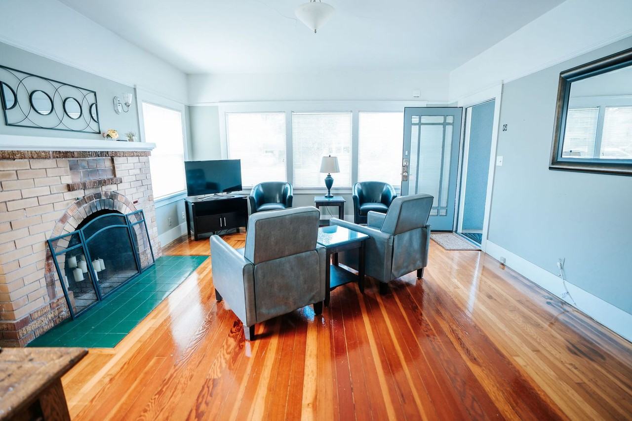 1219 H St - Photo 7 of 26