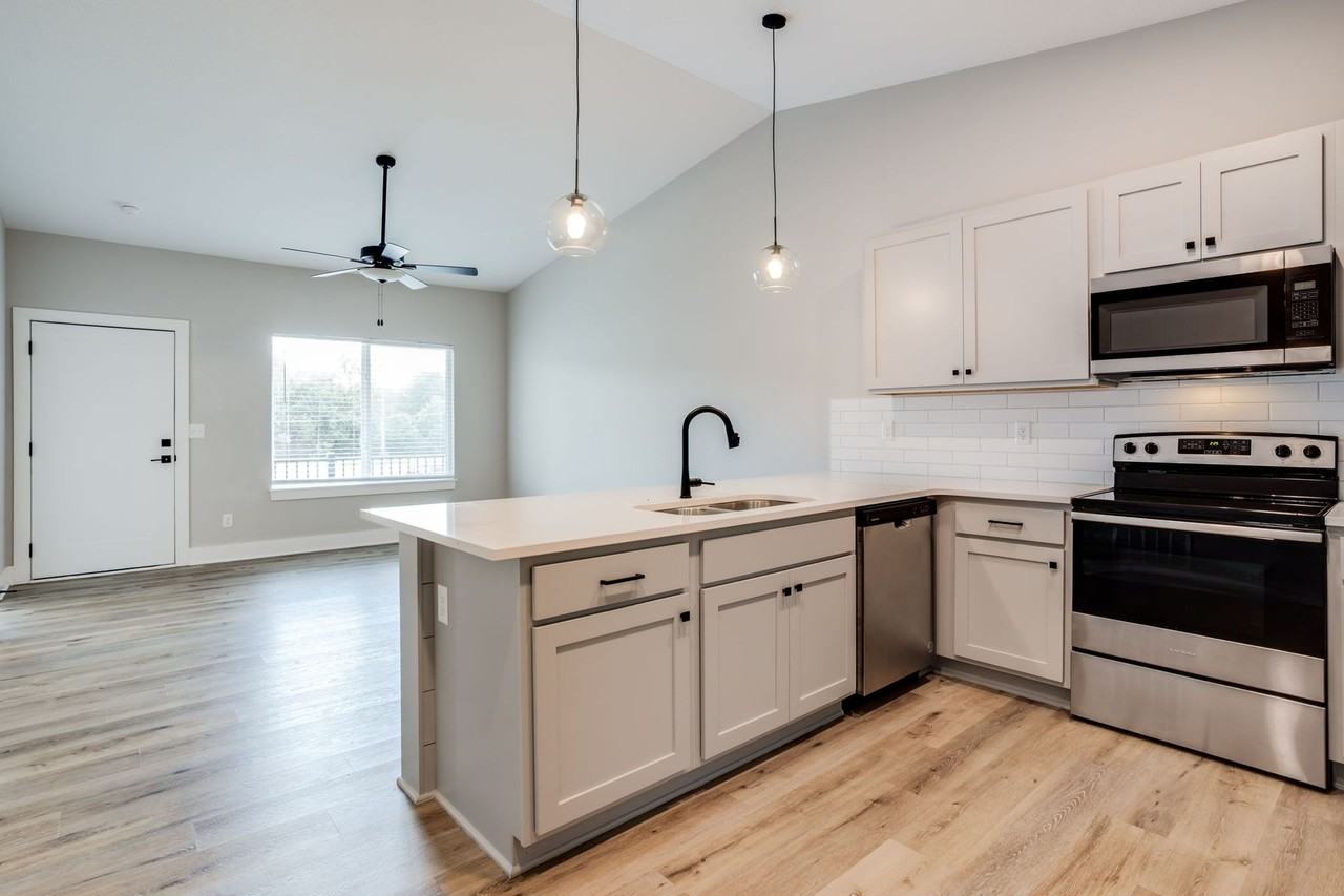 The Enclave - Photo 5 of 16