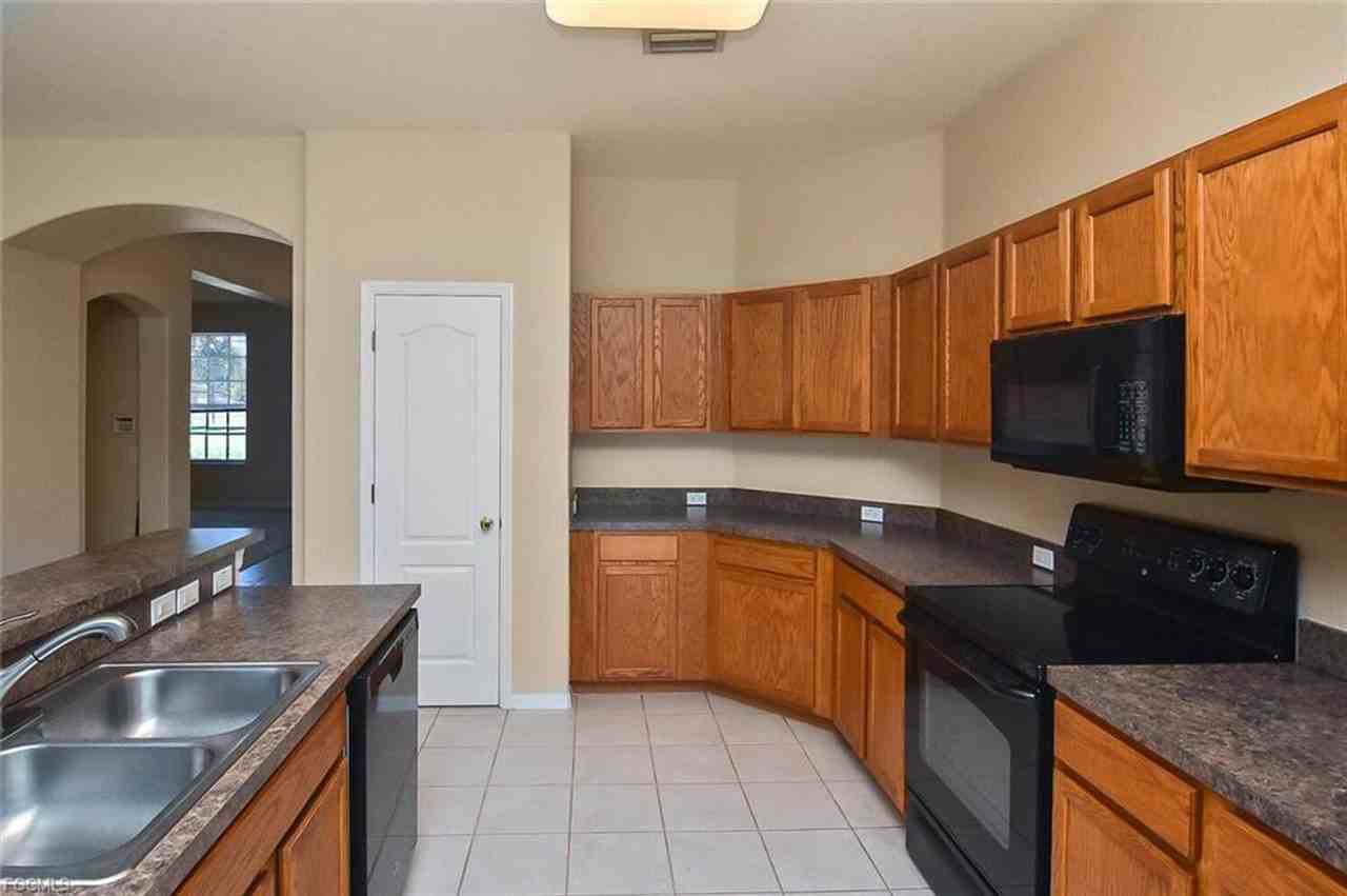 1815 Nw 24th Ave - Photo 5 of 24