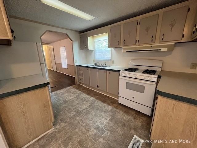 163 Elm St - Photo 3 of 12