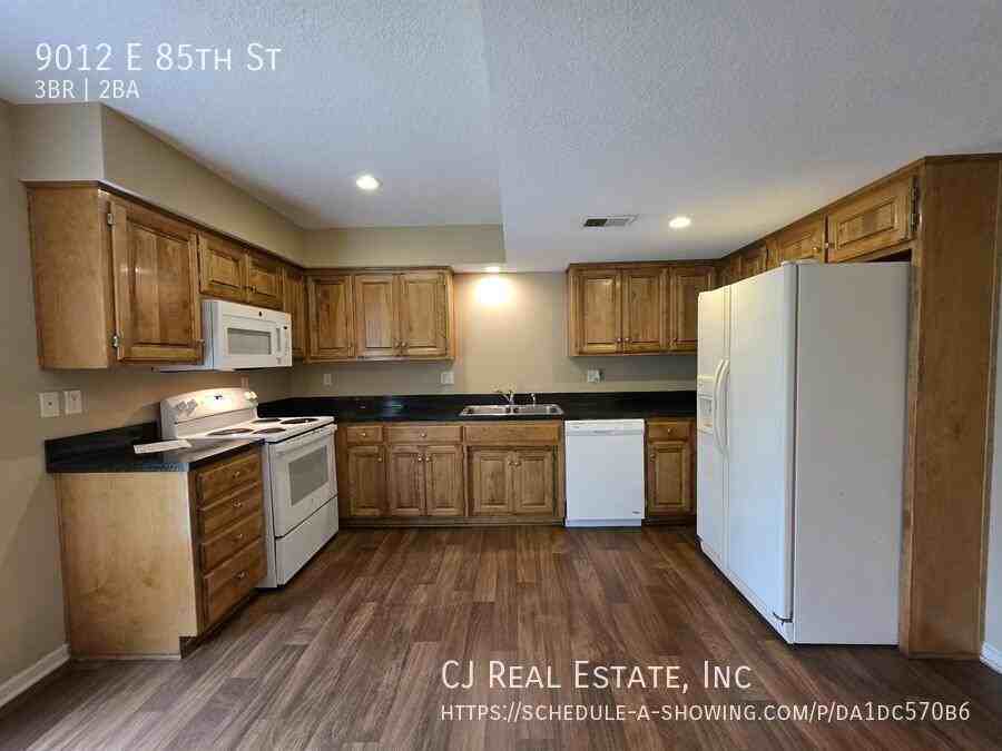 9012 E 85th St - Photo 4 of 11